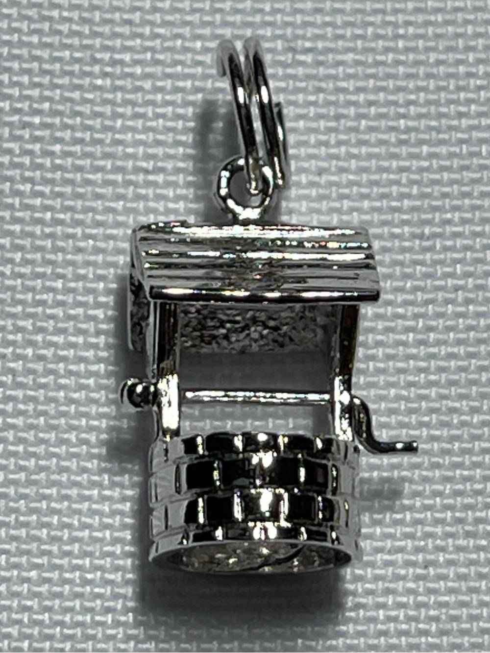 Vintage Silver Wishing Well Charm Necklace Pendant 
Sterling Silver. Stamped